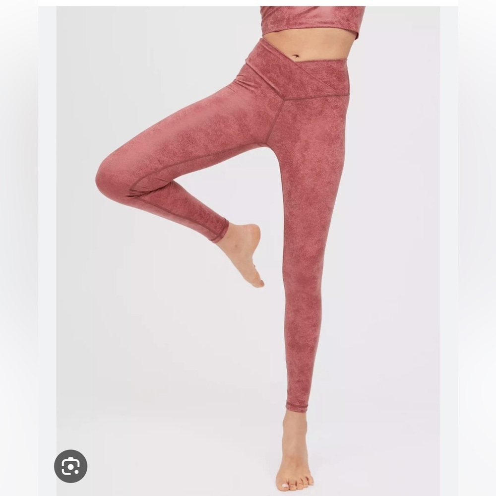 Aerie Hugger Mauve High Waisted Crackle Crossover Leggings